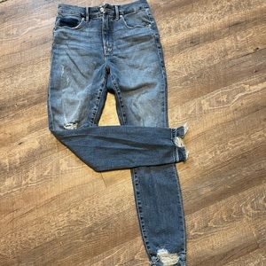 Good American GOOD WAIST RELEASED CHEWED HEM | BLUE389 Jeans